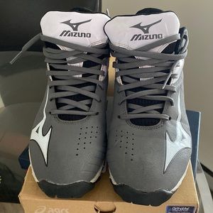 Mizuno Spike Blasts. Men’s Turf Sneakers/Cleats Size 11 - Grey. EUC.